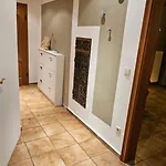 Grosser Garten Trifft Viel Platz Fuer 8 Apartmán Siegburg