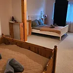 Grosser Garten Trifft Viel Platz Fuer 8 Apartmán *