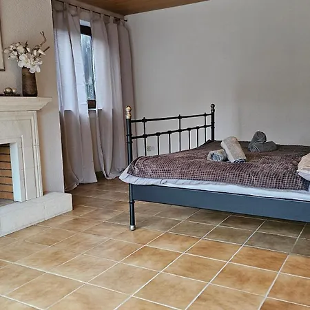 Appartement Grosser Garten Trifft Viel Platz Fuer 8 Siegburg